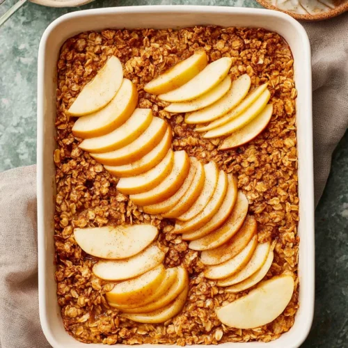 Delicious Apple Cinnamon Baked Oatmeal for Everyone 1 Warm apple cinnamon baked oatmeal, perfect for breakfast!