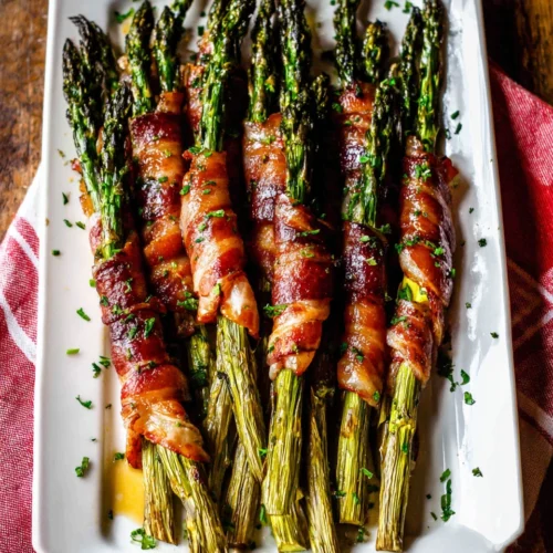 Delicious bacon-wrapped asparagus appetizer for gatherings.