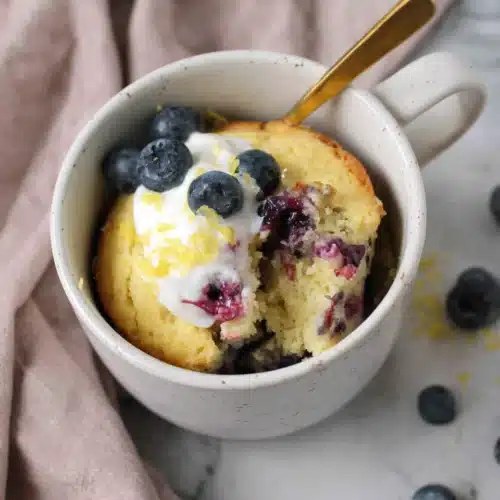 Lemon blueberry mug cake, easy to make and delicious.