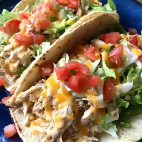 Slow Cooker Queso Chicken Tacos: A Simple Delight 1 Creamy slow cooker queso chicken tacos with fresh toppings