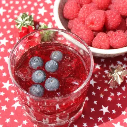 4th of July Mojito: Refreshing and Festive Cocktail! 1 4th of July Mojito with raspberries and festive stars