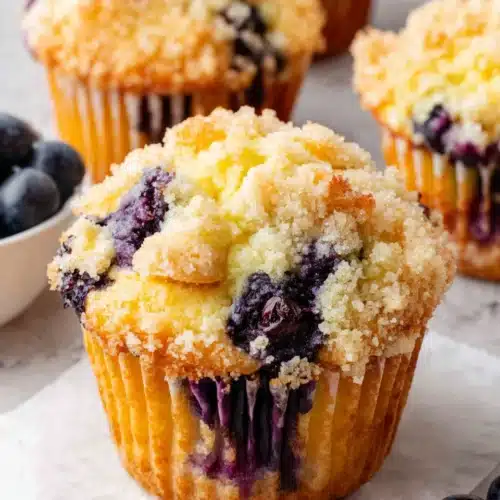 Moist Flavorful Blueberry Muffins That Delight 1 Moist flavorful blueberry muffins with crumb topping and fresh blueberries