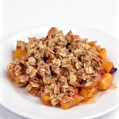 The ultimate healthy peach crumble with crispy oat topping and juicy peaches